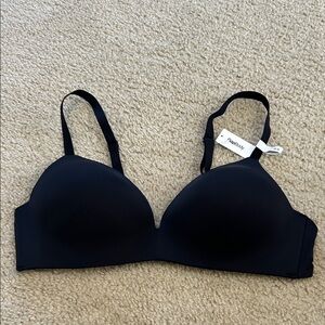 GAP Body wireless t shirt bra.  NWT. Size 36B. Smooth Black